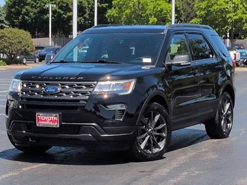 Used 2019 Ford Explorer XLT w/ XLT Sport Appearance Package AWD/4WD image 2