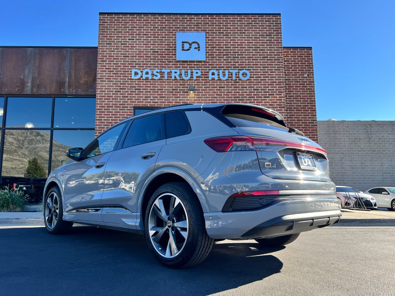 Used 2024 Audi Q4 e-tron Premium Plus w/ Premium Plus AWD/4WD image 4