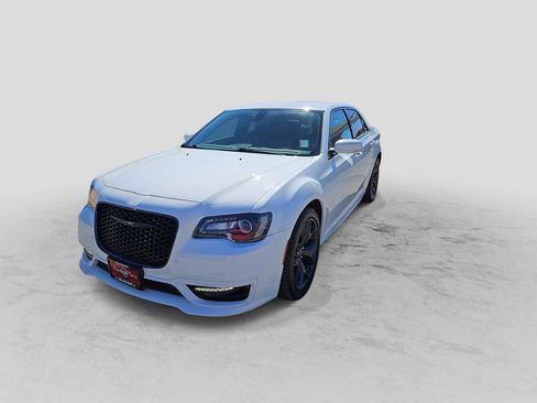 Used 2022 Chrysler 300 Touring L image 4
