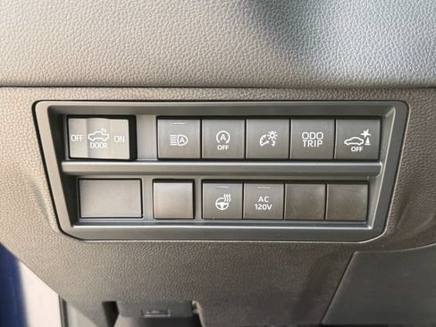 Used 2024 Toyota Tundra Limited AWD/4WD image 21