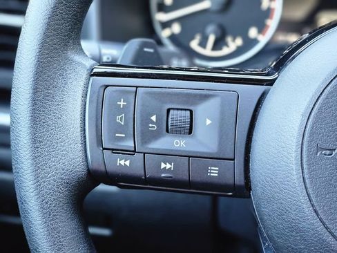 Certified 2023 Nissan Rogue SV FWD image 17
