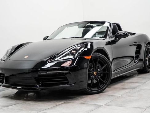 Used 2021 Porsche 718 Boxster image 2