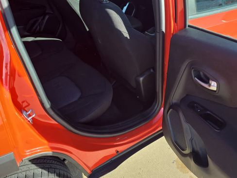 Used 2021 Jeep Renegade Sport image 15