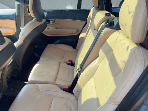 Certified 2024 Volvo XC90 B6 Ultimate w/ Lounge Package image 26