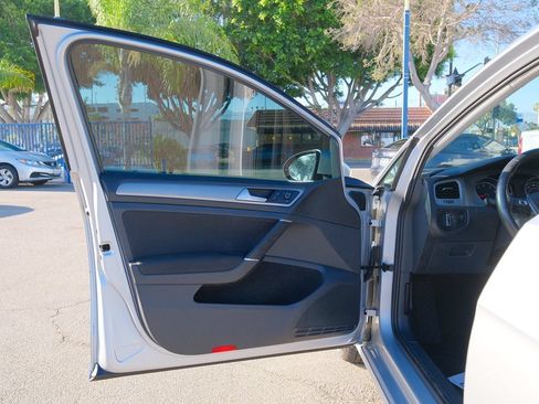 Used 2016 Volkswagen Golf SE FWD image 11