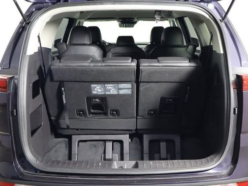 Used 2023 Kia Carnival LX FWD image 18