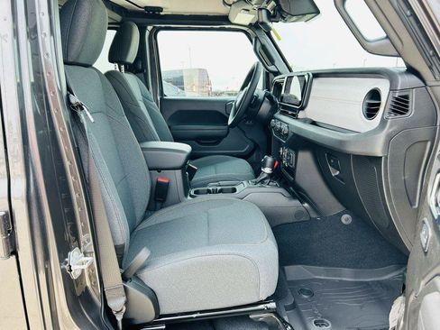 New 2025 Jeep Gladiator Sport image 31