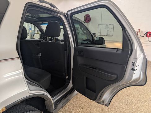 Used 2011 Ford Escape XLT w/ 202A Rapid Spec Order Code AWD/4WD image 10