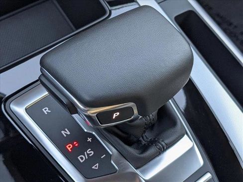 Certified 2025 Audi Q5 2.0T Premium image 12