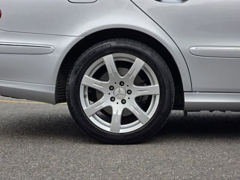 Used 2007 Mercedes-Benz E 350 4MATIC Sedan image 40