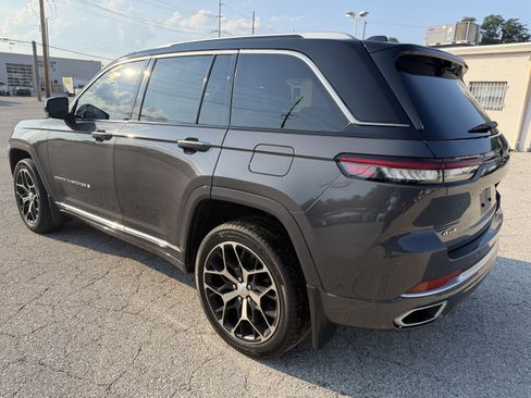 Used 2022 Jeep Grand Cherokee Summit AWD/4WD image 5