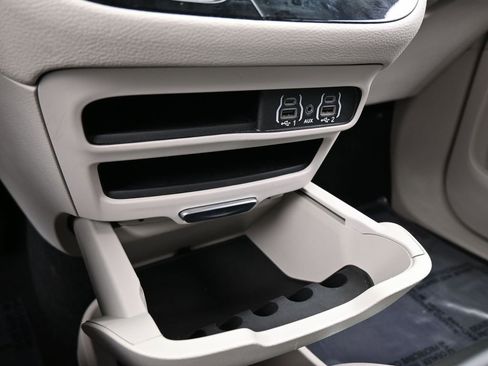 Used 2024 Chrysler Pacifica Select image 27