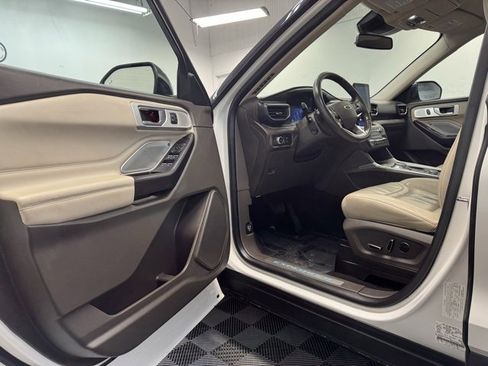 Used 2020 Ford Explorer Platinum image 11