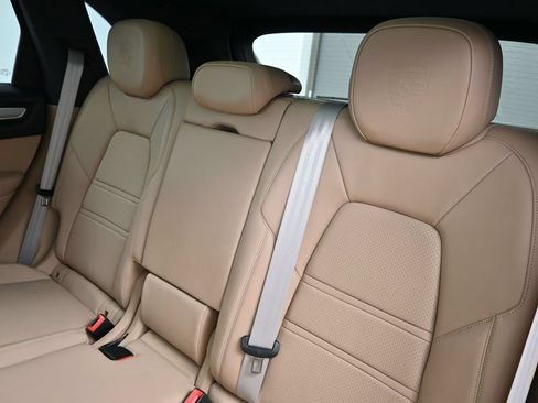 Certified 2023 Porsche Cayenne Platinum Edition AWD/4WD image 6