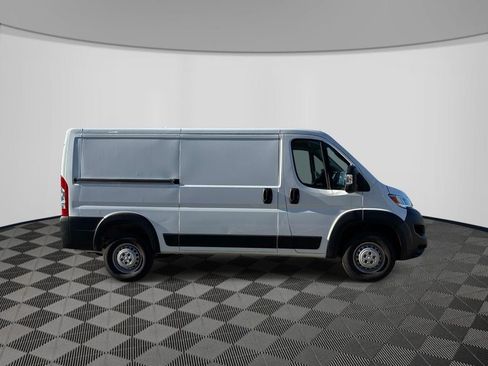 Used 2025 RAM ProMaster 2500 w/ Convenience Group FWD image 9