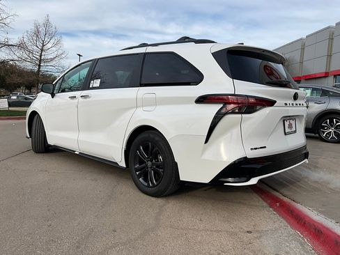 New 2026 Toyota Sienna XSE image 8