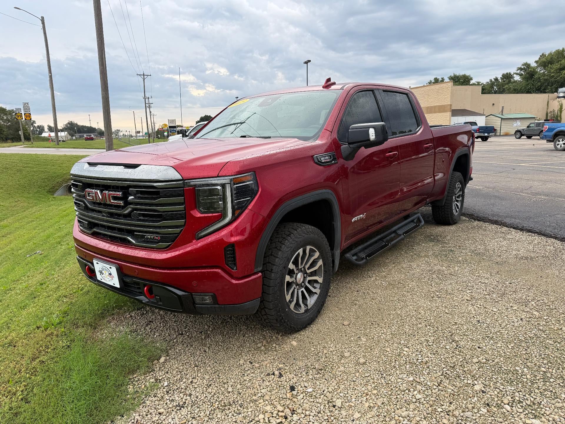Used 2023 GMC Sierra 1500 AT4 w/ Technology Package AWD/4WD image 2