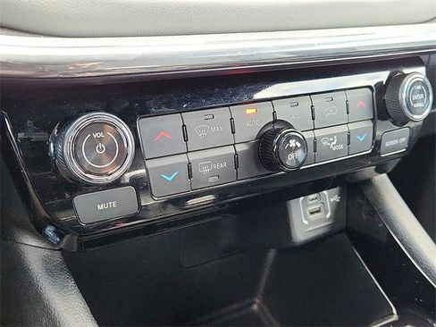 Used 2023 Jeep Compass Limited image 13