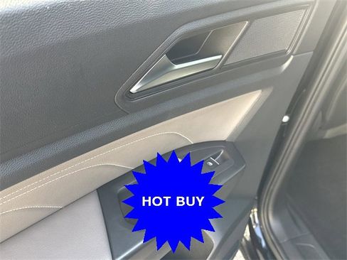 Certified 2022 Volkswagen Atlas Cross Sport SE image 12