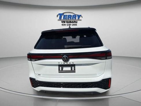 New 2026 Volkswagen Tiguan SE R-Line FWD image 3