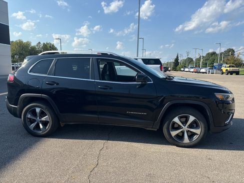 Used 2020 Jeep Cherokee Limited AWD/4WD image 2