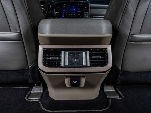 Used 2025 Ford F450 Platinum w/ Platinum Plus Package image 34