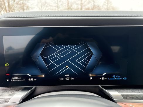 New 2026 BMW 750e xDrive image 19