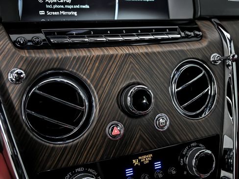 Used 2023 Rolls-Royce Cullinan w/ Leather Finishing Pack image 35