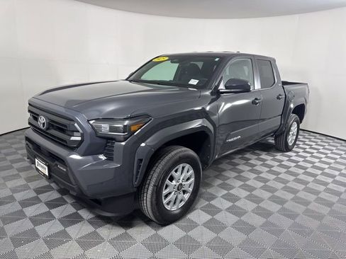 Used 2025 Toyota Tacoma SR5 image 7
