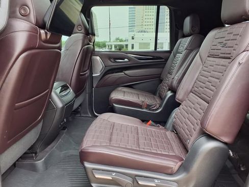 Used 2023 Cadillac Escalade ESV Sport Platinum w/ LPO, ONYX Package RWD image 5