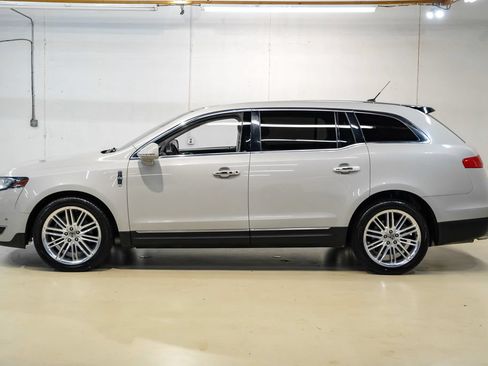 Used 2019 Lincoln MKT AWD image 11