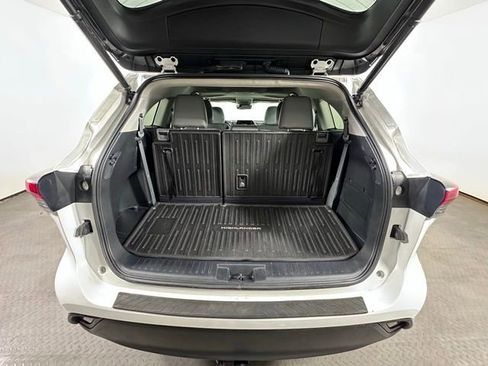 Used 2023 Toyota Highlander XLE image 15