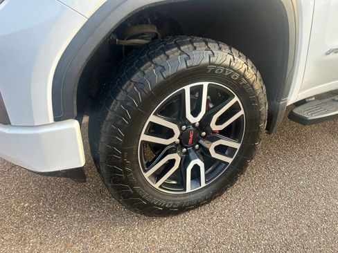 Used 2020 GMC Sierra 1500 AT4 w/ AT4 Premium Package AWD/4WD image 4