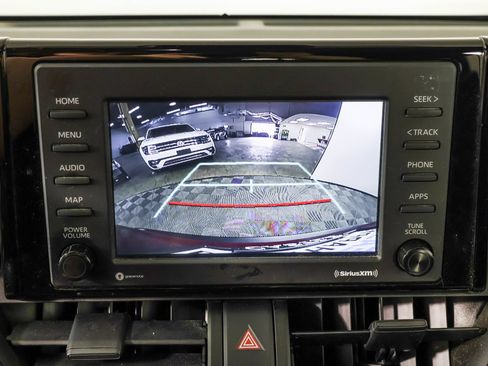 Used 2022 Toyota RAV4 LE AWD/4WD image 8