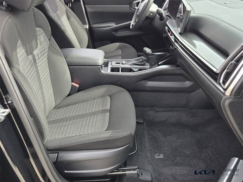 Used 2025 Kia Sorento LX image 18