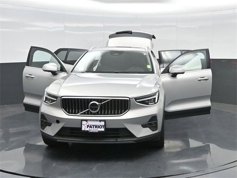 Used 2024 Volvo XC40 B5 Plus image 62