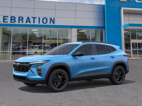 New 2026 Chevrolet Trax LT w/ Midnight Edition FWD image 2
