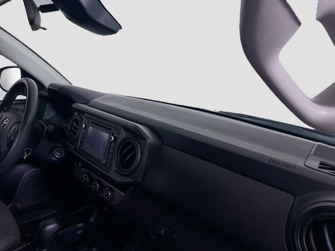 Used 2018 Toyota Tacoma SR w/ SR Convenience Package image 27