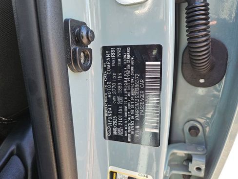 Used 2025 Hyundai Venue SEL FWD image 30