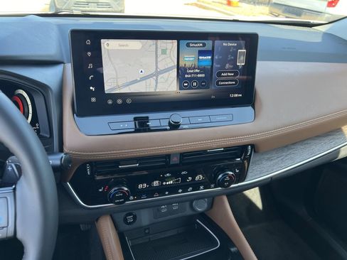 Certified 2025 Nissan Rogue Platinum w/ Platinum Premium Package image 15