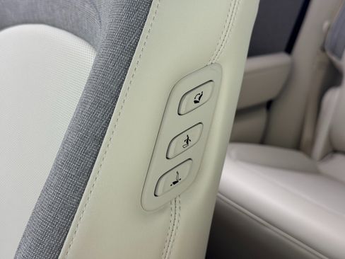 Used 2024 Genesis GV60 RWD w/ Cargo Package image 41