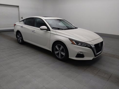 Used 2022 Nissan Altima 2.5 SV w/ SV Premium Package FWD image 11