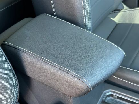 Used 2024 Volkswagen Taos SE w/ Panoramic Sunroof Package FWD image 43