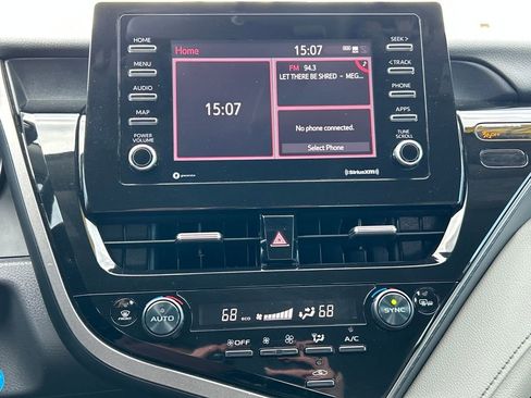 Used 2022 Toyota Camry SE image 12