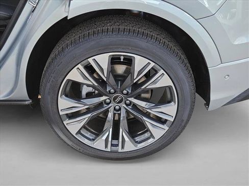 Used 2025 Audi Q8 Premium w/ Black Optic Package AWD/4WD image 10