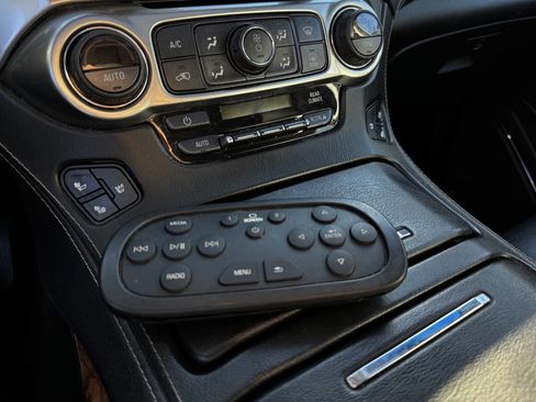 Used 2016 Chevrolet Suburban LTZ image 22