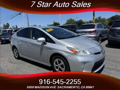 Used 2015 Toyota Prius Two FWD image 1