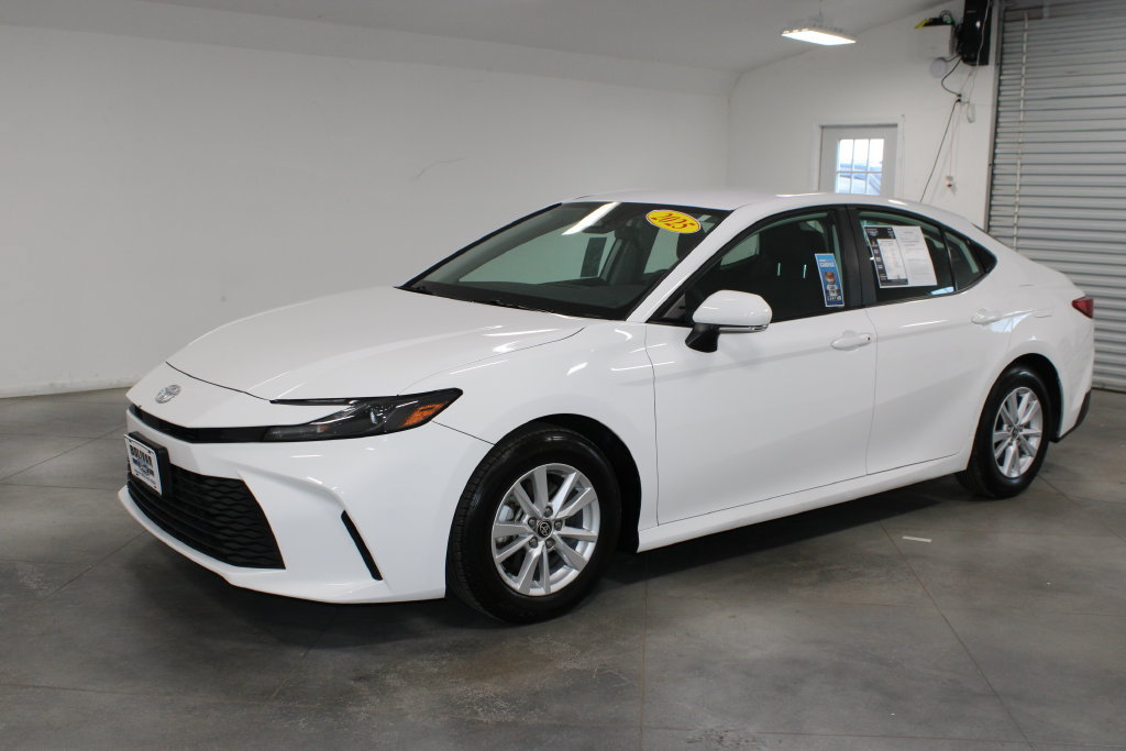 Used 2025 Toyota Camry LE FWD image 4