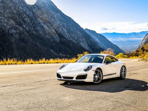 Used 2018 Porsche 911 Carrera T image 2