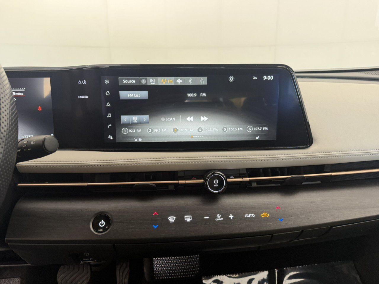 Used 2024 Nissan Ariya AWD image 19